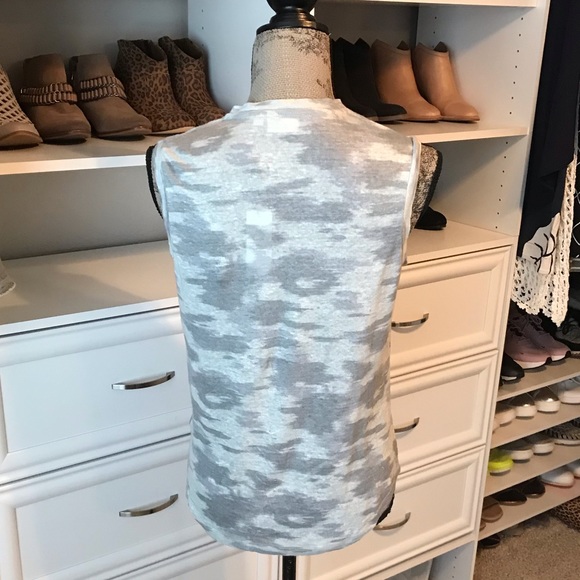 Nwot AG Adrian Goldschmied Camo Tee women’s S - Picture 4 of 6